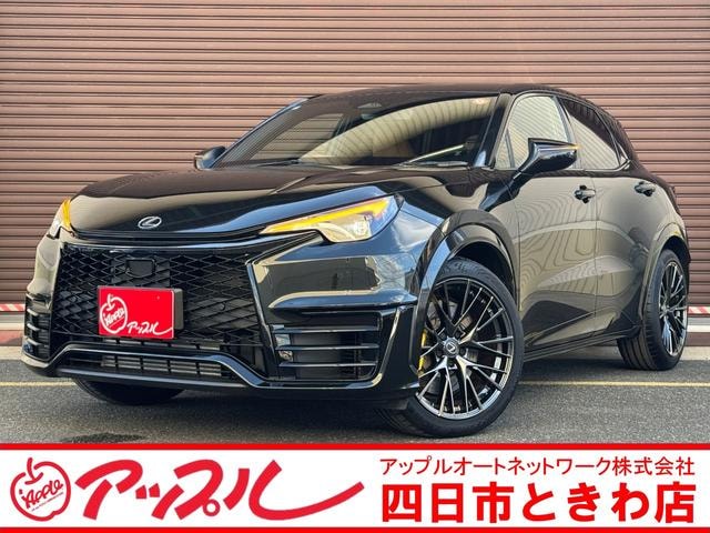 Lexus LBX 2025 — фото автомобиля