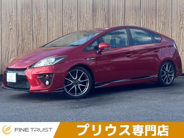 Toyota PRIUS 2013 — фото автомобиля 1