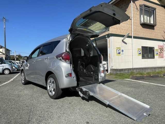 Toyota RACTIS 2015 — фото автомобиля 1