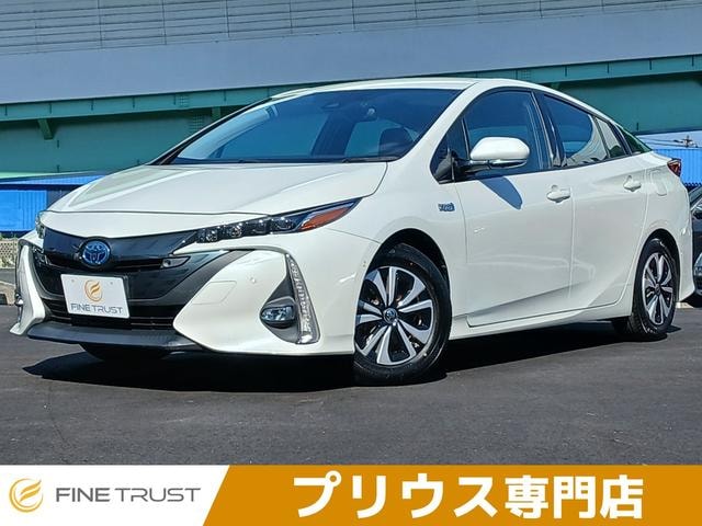 Toyota PRIUS PHV 2019 — фото автомобиля 1