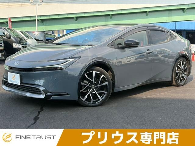 Toyota PRIUS 2024 — фото автомобиля