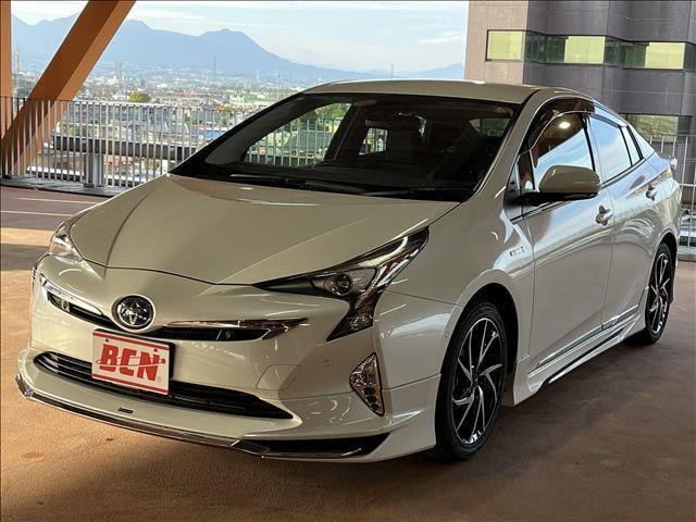 Toyota PRIUS 2017 — фото автомобиля