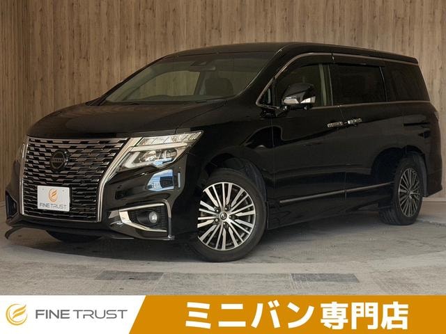 Nissan ELGRAND 2022 — фото автомобиля