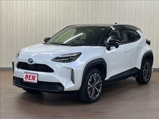 Toyota YARIS CROSS 2023 — фото автомобиля