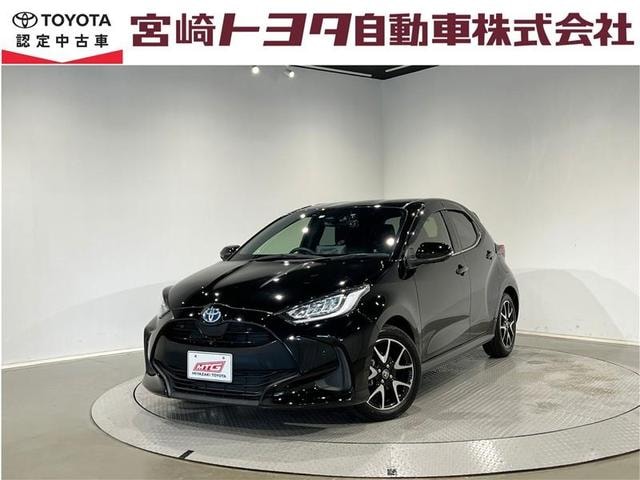 Toyota YARIS 2022 — фото автомобиля