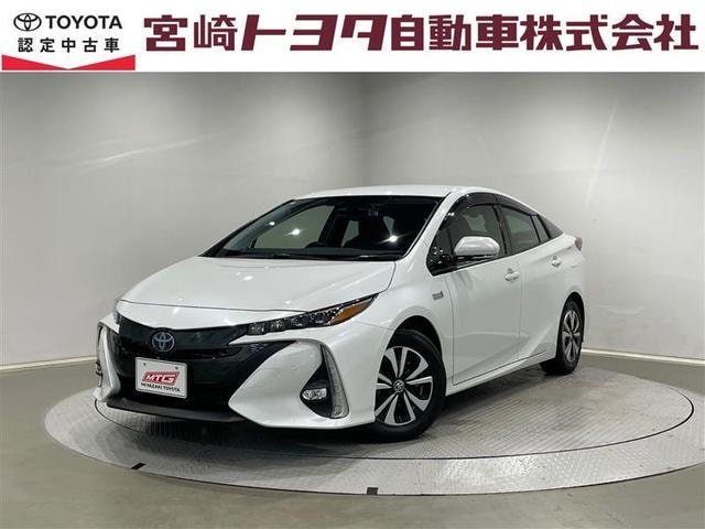 Toyota PRIUS PHV 2022 — фото автомобиля