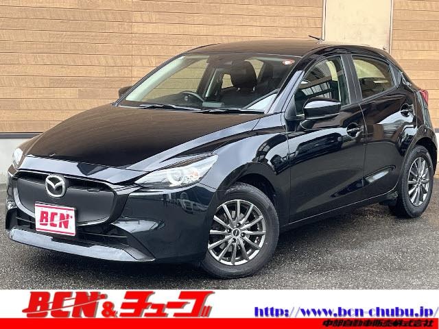 Mazda 2 2023 — фото автомобиля 1