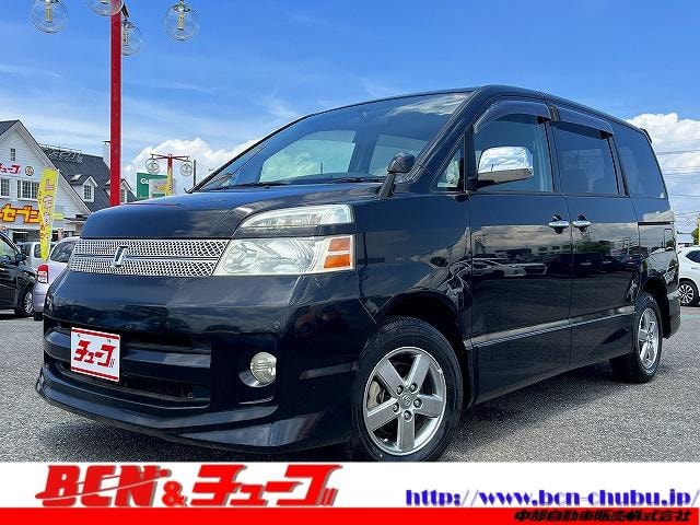 Toyota VOXY 2005 — фото автомобиля 1