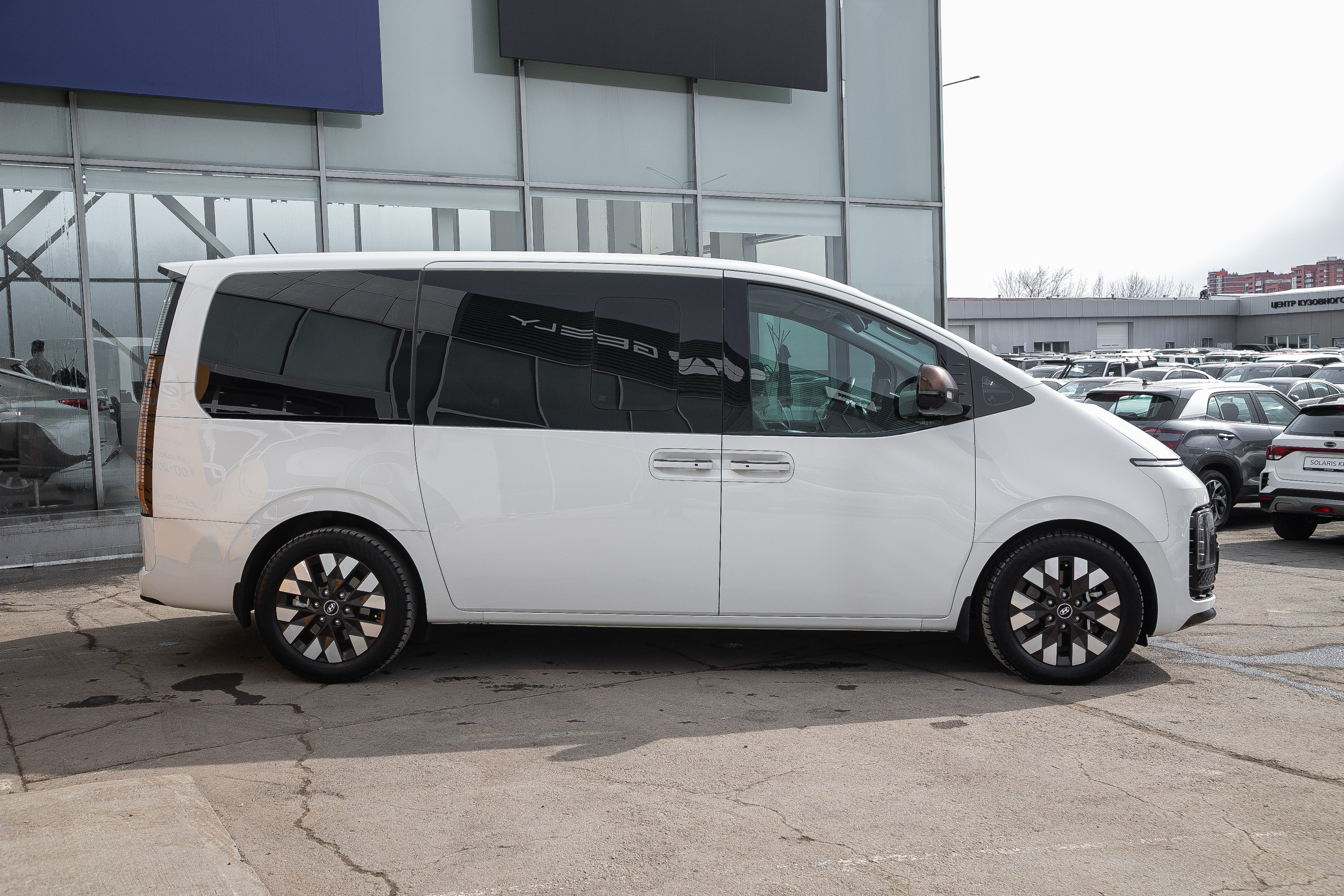 Hyundai Staria